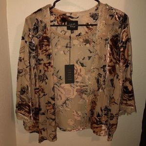 NWT W5 sheer velvet flower short kimono